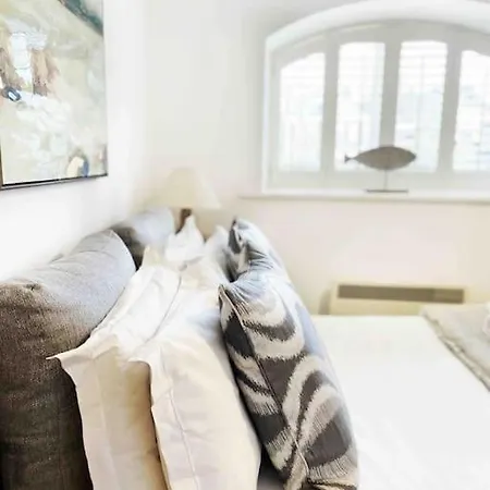 The Boat House - Daire *